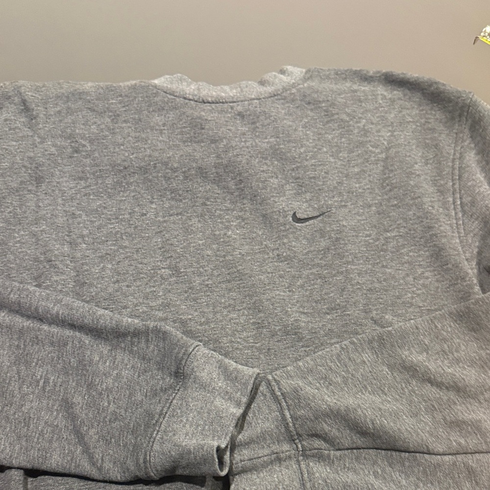 Nike Men’s Heather Gray Crewneck Sweatshirt with Swoosh